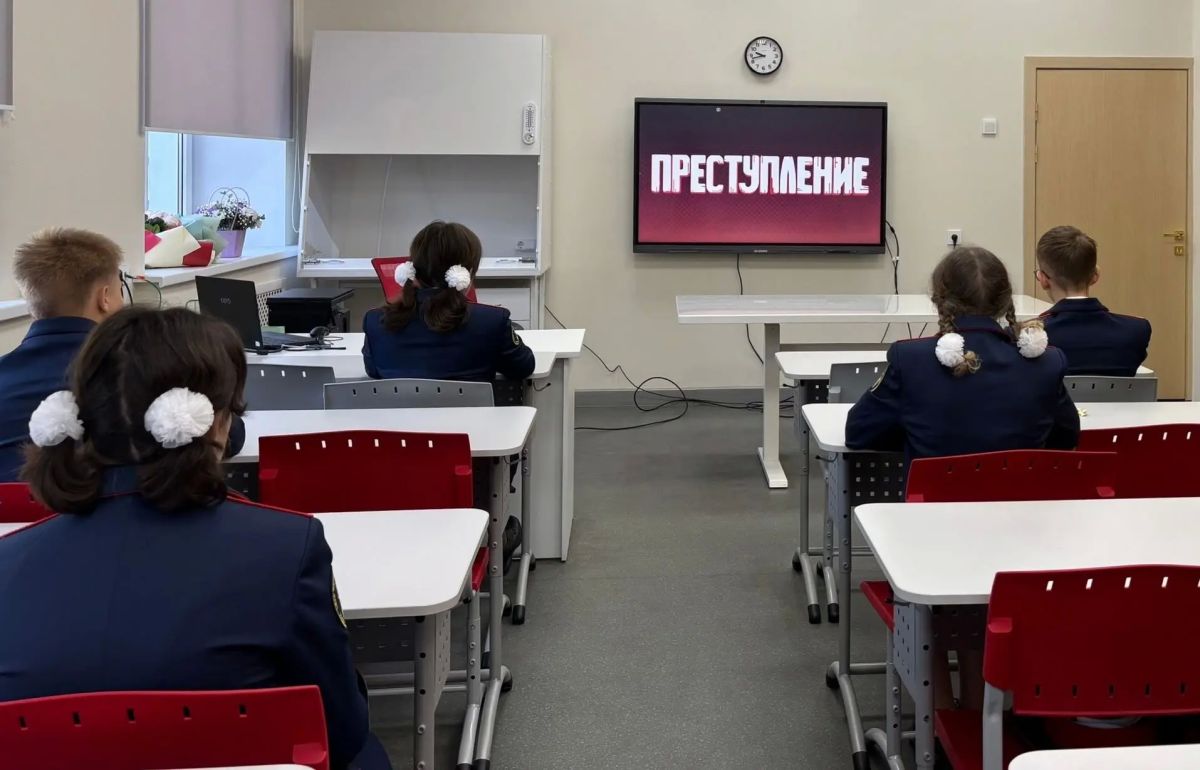 Руководитель следственного отдела по городу Кировску провела для кадетов гимназии занятие, приуроченное ко Дню солидарности в борьбе с терроризмом Руководитель следственного отдела по городу Кировску провела для кадетов гимназии занятие, приуроченное ко Дню солидарности в борьбе с терроризмом