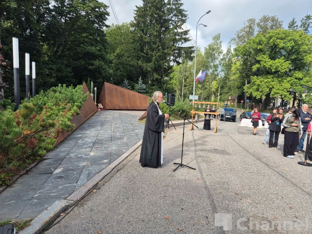 Во Всеволожске почтили память жертв террористических актов Во Всеволожске почтили память жертв террористических актов