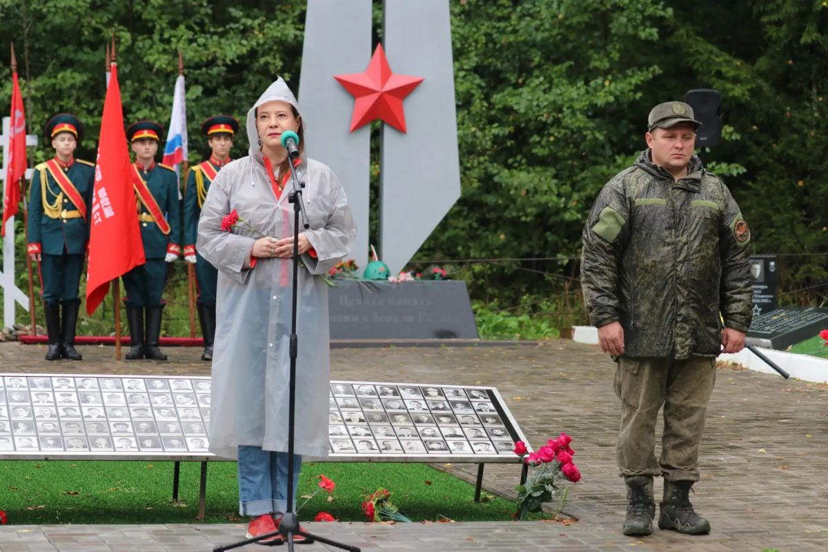 В Киришском районе захоронили останки 31 бойца Красной Армии В Киришском районе захоронили останки 31 бойца Красной Армии