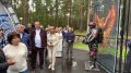 Губернатор Александр Дрозденко и заместитель полпреда президента в СЗФО Любовь Совершаева посетили экспозицию о специальной военной операции, которая открыта на молодёжном форуме «Ладога»