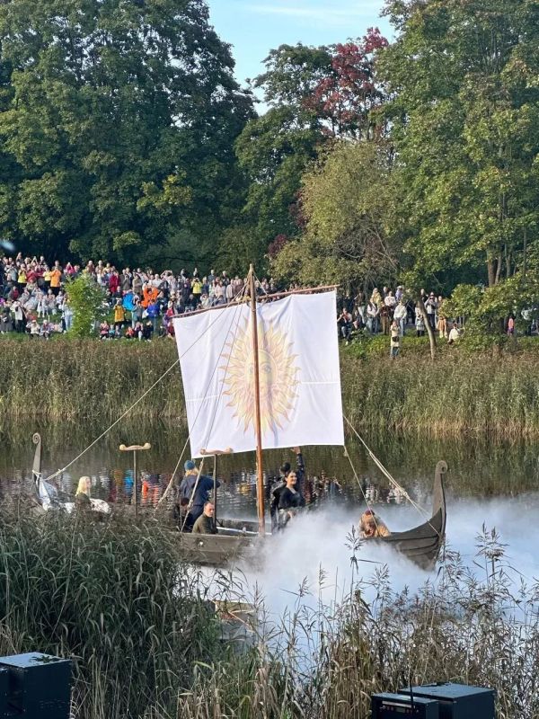#Прямосейчас в Гатчине проходит IX фестиваль «Дым над водой #Прямосейчас в Гатчине проходит IX фестиваль «Дым над водой