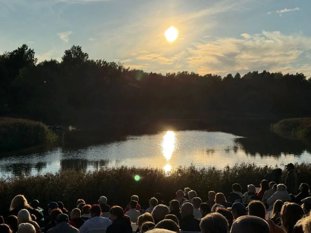 #Прямосейчас в Гатчине проходит IX фестиваль «Дым над водой #Прямосейчас в Гатчине проходит IX фестиваль «Дым над водой
