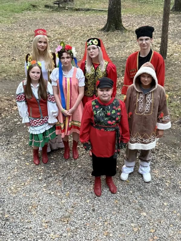 Команда КВН «Не Лопухи» из Ломоносовского района заявила о Ленобласти на Кубке Чемпионов в Туле Команда КВН «Не Лопухи» из Ломоносовского района заявила о Ленобласти на Кубке Чемпионов в Туле