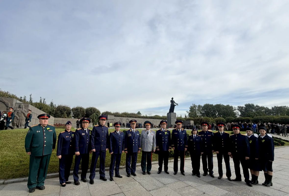 Сотрудники СК России и кадеты почтили память погибших во время блокады Ленинграда Сотрудники СК России и кадеты почтили память погибших во время блокады Ленинграда