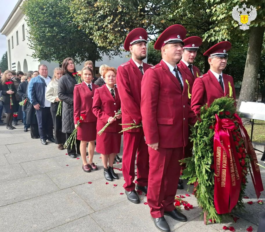 Помним и чтим великий подвиг ленинградцев! Помним и чтим великий подвиг ленинградцев!