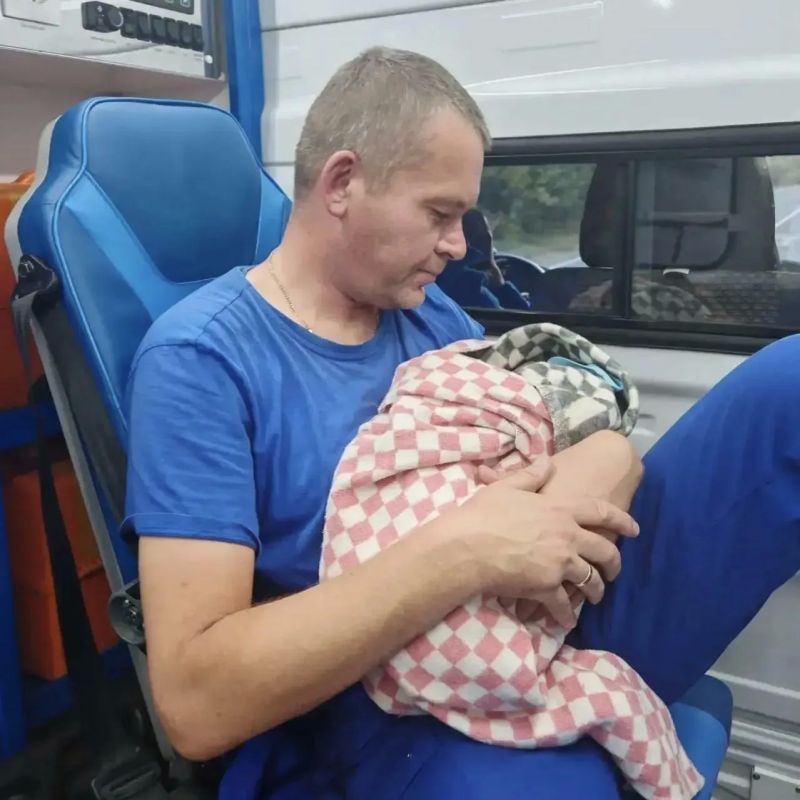 В Ленобласти малыш решил не ждать роддома и родился в машине скорой помощи В Ленобласти малыш решил не ждать роддома и родился в машине скорой помощи