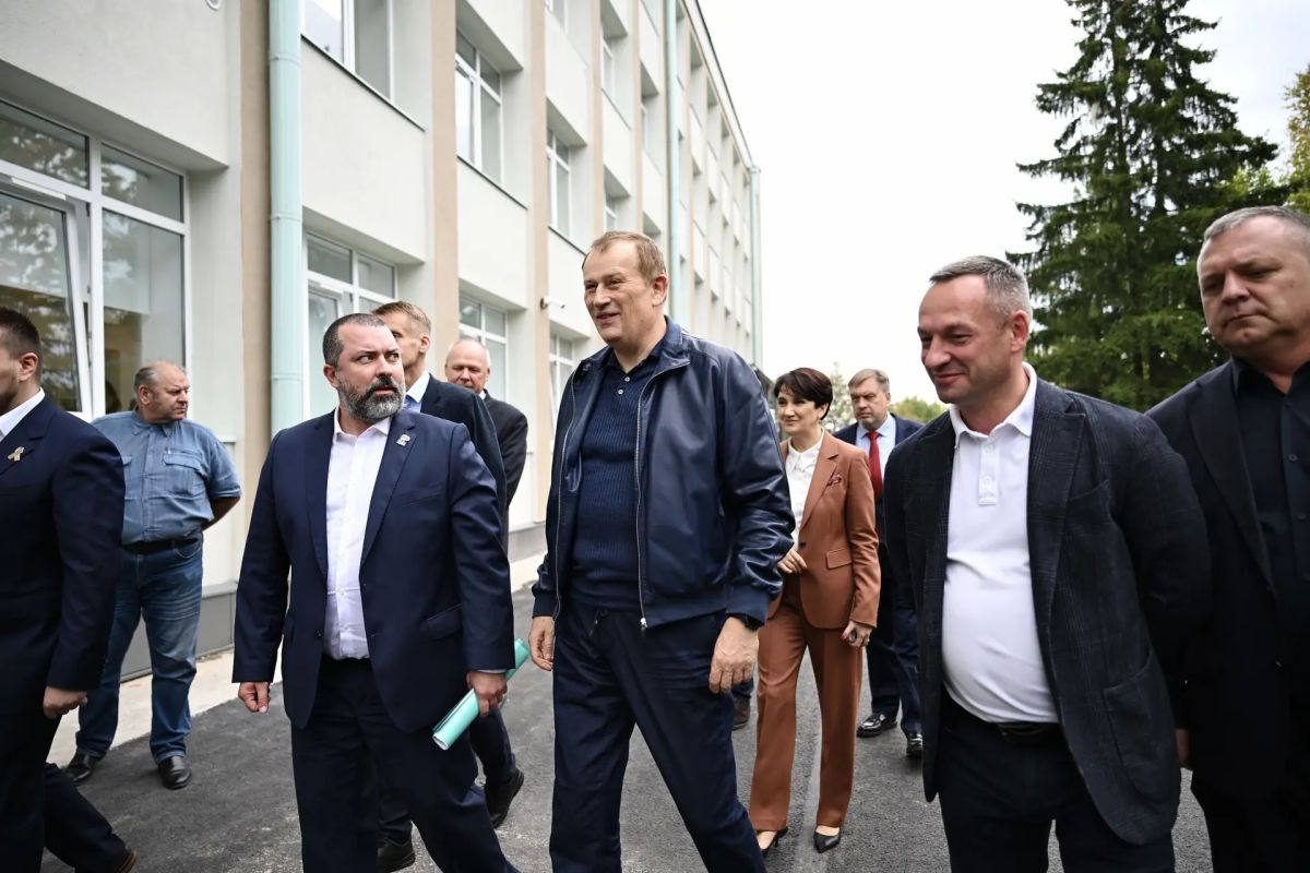 Александр Дрозденко: В рамках губернаторской приемки проверил итог реновации в Ульяновской школе №1 Александр Дрозденко: В рамках губернаторской приемки проверил итог реновации в Ульяновской школе №1