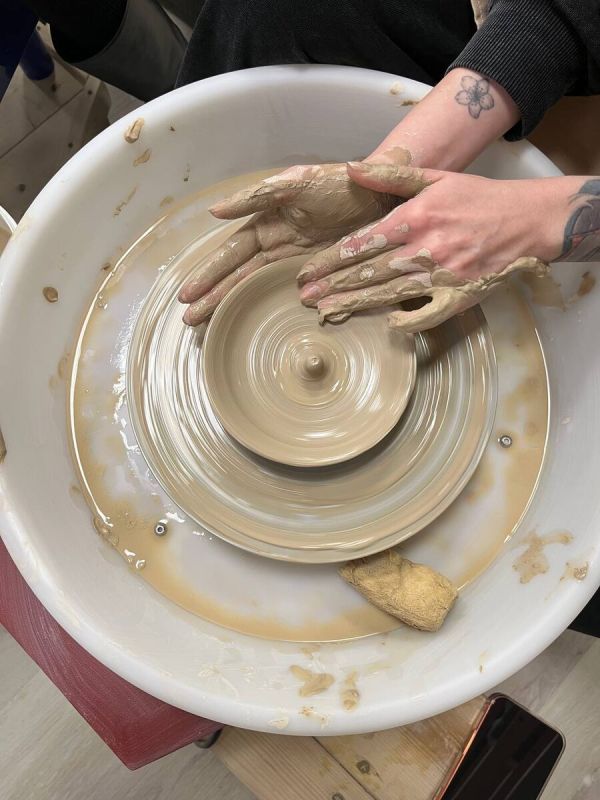 Гончарное волшебство: Наталья и Дарья создают уникальные изделия из глины