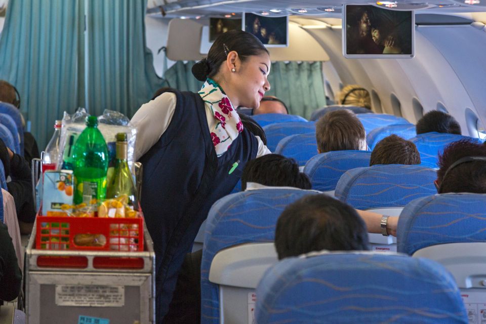 Как бесплатно стать вип-клиентом в самолете: бортпроводник открыл секрет