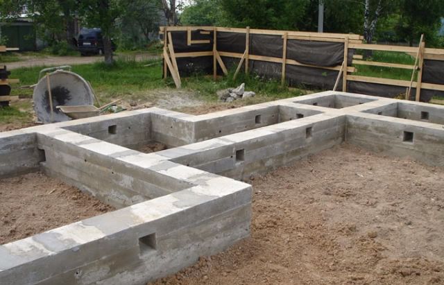 Фундамент для деревянного дома: основа комфорта и долговечности