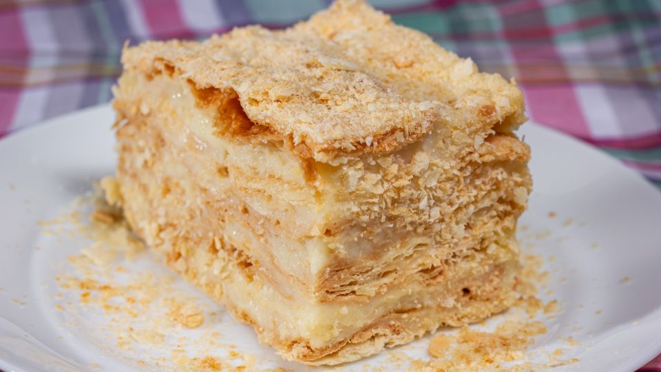 Духовка не понадобится: шикарный «Наполеон» можно приготовить на сковороде