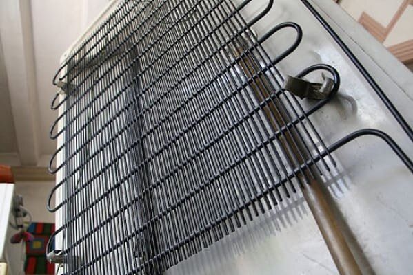 Почему ваш холодильник требует больше электроэнергии: ловушки в недостаточной чистоте