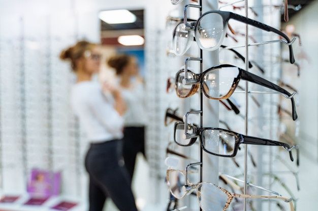Как вернуть заказные очки: права потребителей в 2025 году