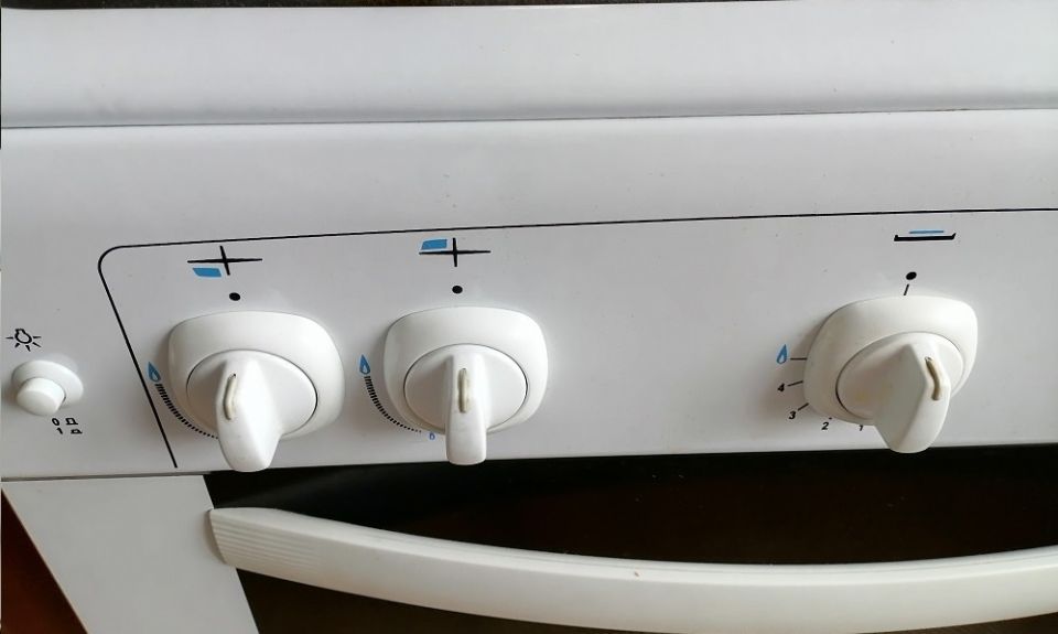 Как быстро и эффективно очистить ручки газовой плиты от жира и грязи