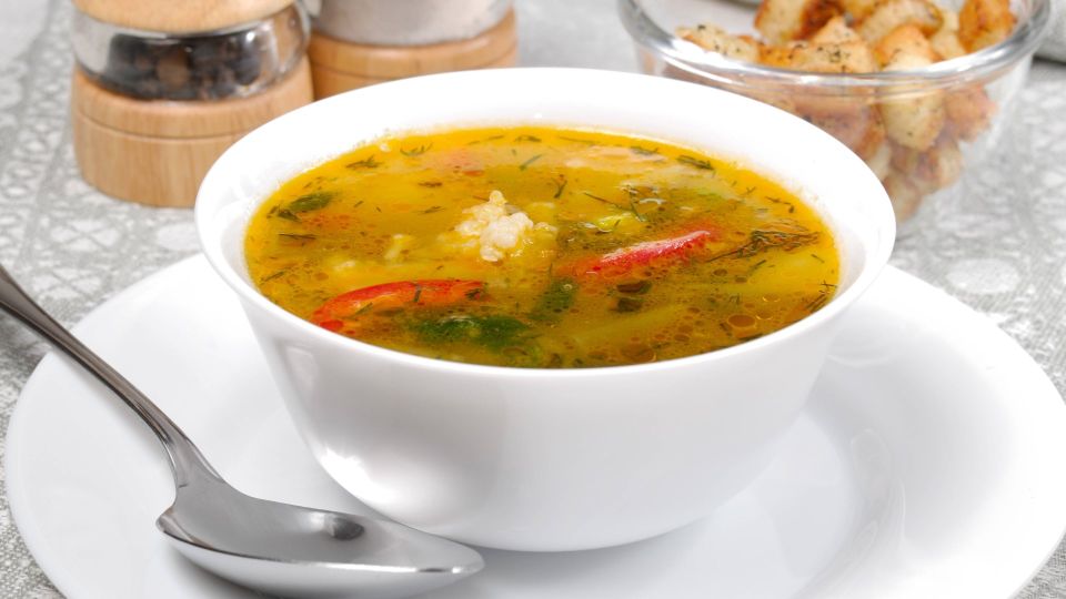 В ресторанах капусту в щи не добавляют: вот чем ее давно заменили повара