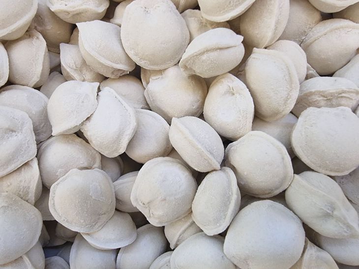 Тесто для пельменей получается тонким и не рвется: добавьте этот секретный ингредиент – он придает эластичность